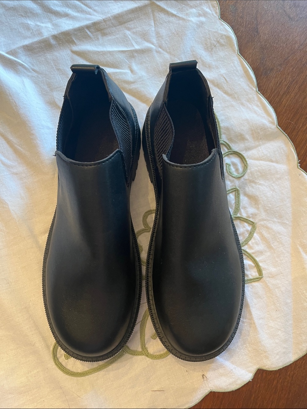 Source Unknown Women's Black Elastic-Side  Boots